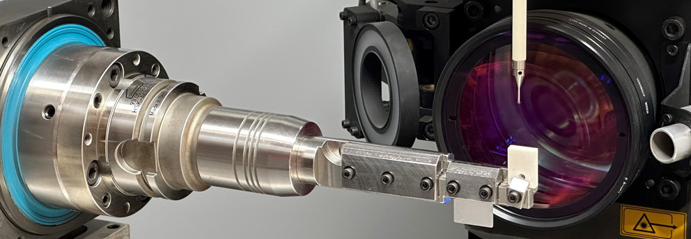 LMP+ Laserstrahl Foto von einem Laserstrahl auf einer Metallplatte